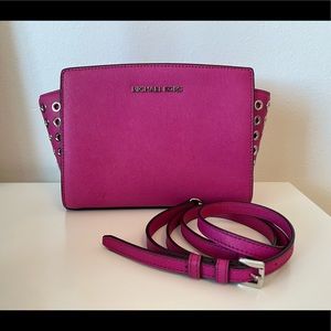 MICHAEL KORS
Saffiano Leather Medium Crossbody Bag